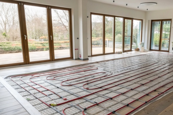 An illustration of the layers of an underfloor heating system installed beneath porcelain tiles.